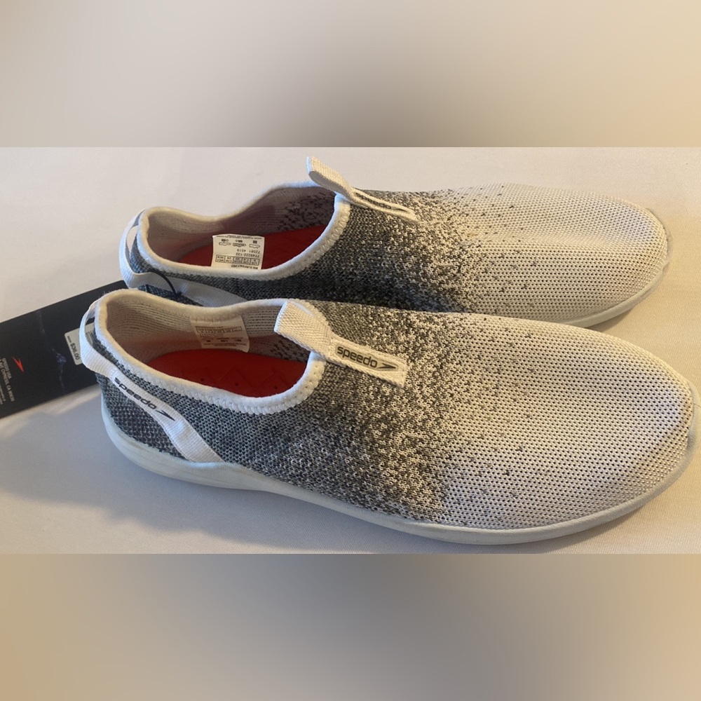 Water shoes - Speedo Men’s 9 - Brand new